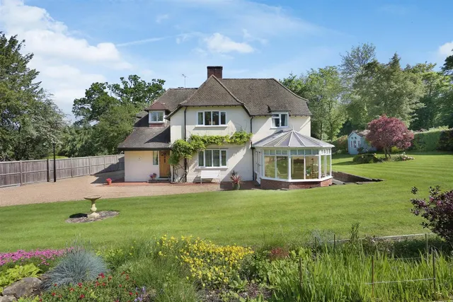 Hazelwood Lane, Chipstead, Coulsdon, CR5 3PF, photo 1