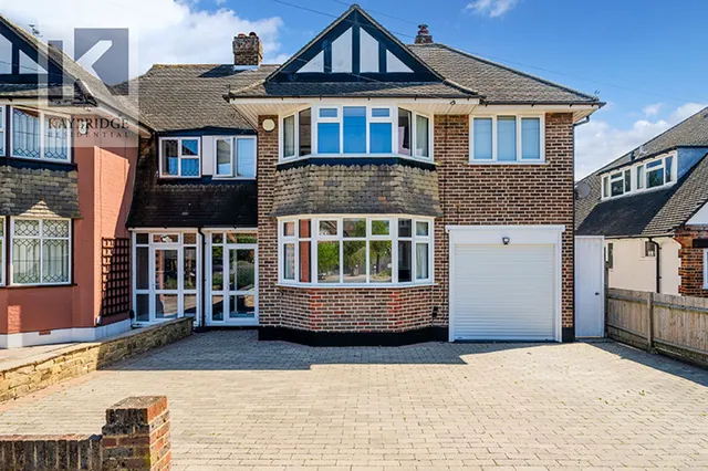 Stoneleigh Park Road, Epsom, KT19, photo 1