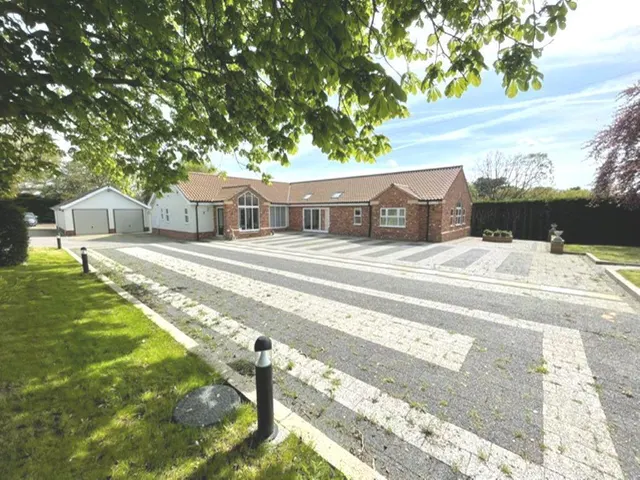 Photo 2 — New Road, Worlaby, Brigg