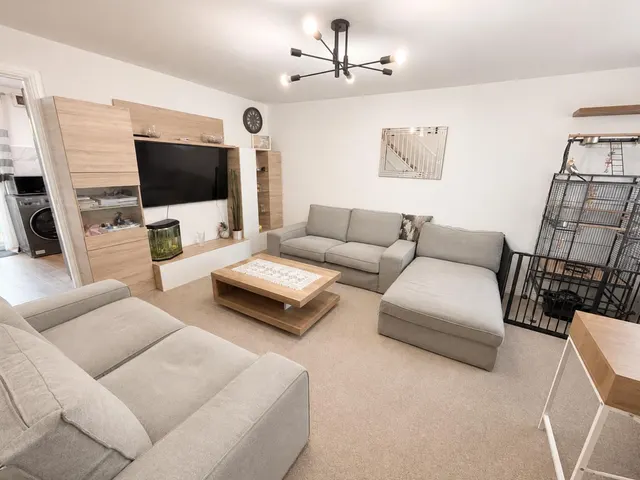 Photo 3 — Aldwyn Close, Radcliffe, Manchester, M26 1UG