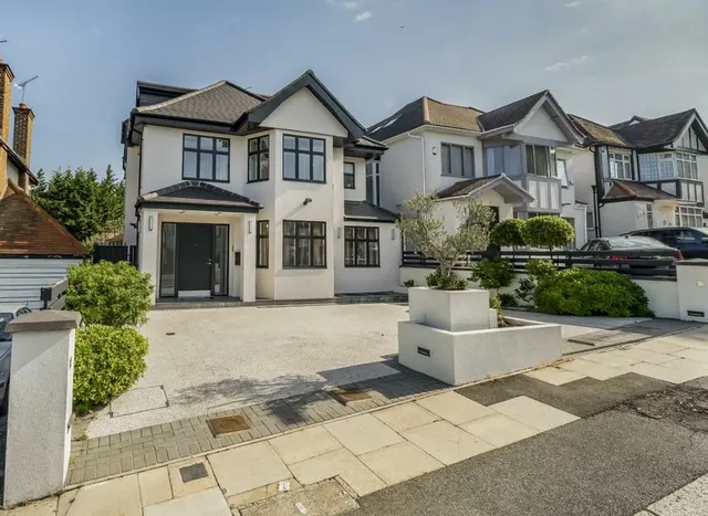 Photo 2 — Edgeworth Crescent, Hendon, NW4