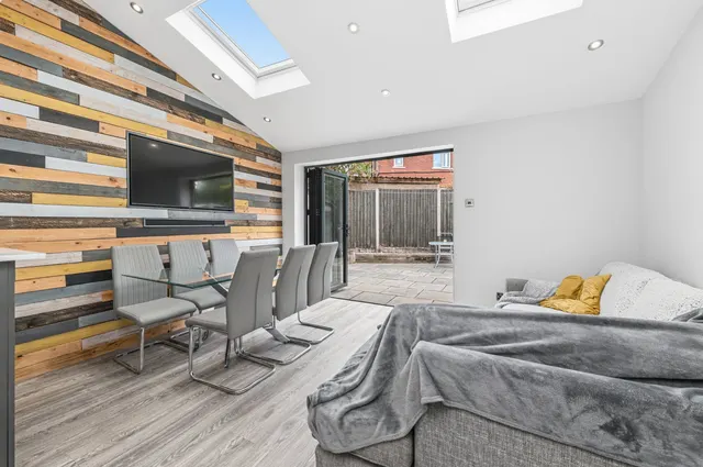 Photo 3 — Whitebridge Avenue, Leeds, LS9 0EJ