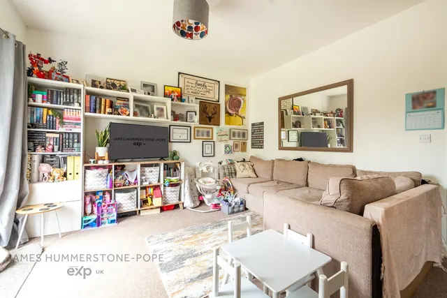 Photo 2 — Fantastic Maisonette, Surrey Road, Cliftonville