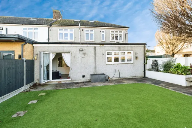 Castle Avenue, Rainham, RM13, photo 2