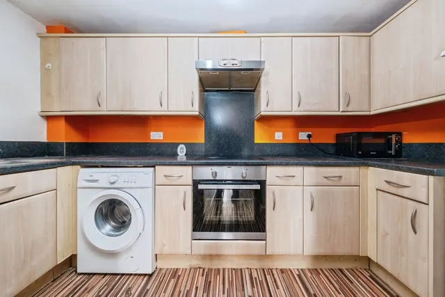 Photo 2 — Fulwell Close, Banbury, Oxfordshire, OX16