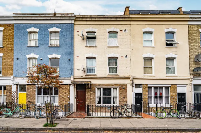 London, N16, photo 1