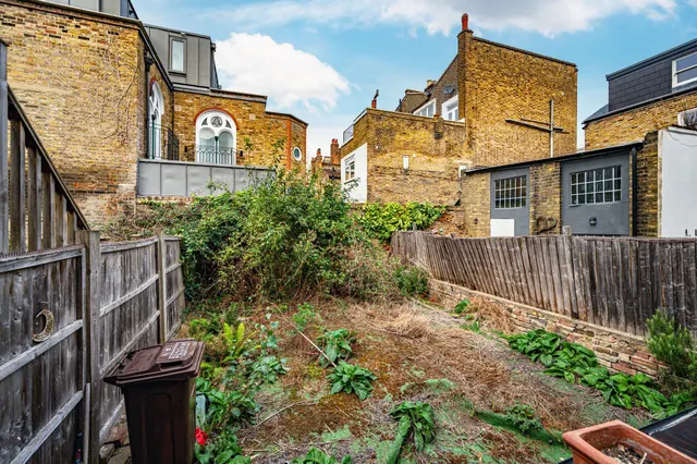 London, N16, photo 3