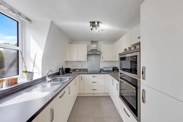Ockford Road, Godalming, GU7, photo 2