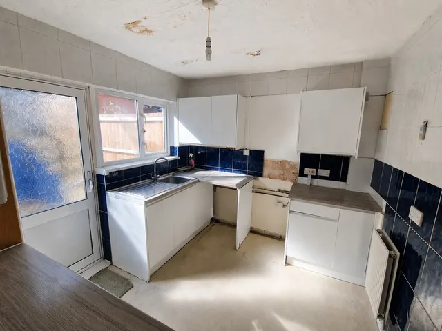 Photo 3 — Ramsbury Avenue, Swindon