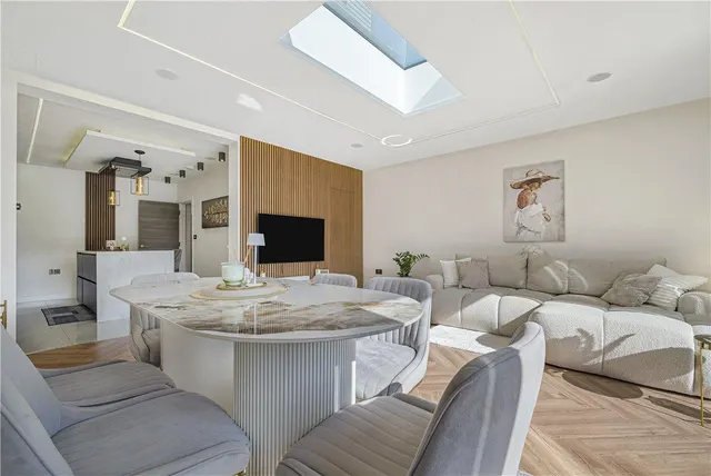 Lodge Crescent, Orpington, BR6, photo 2