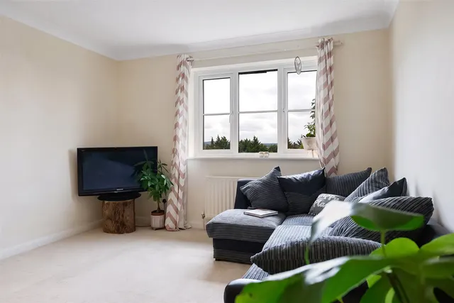 Teazlewood Park, Leatherhead, KT22, photo 2