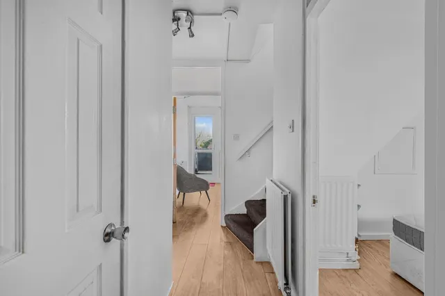 Alton Road, London, SW15, photo 2