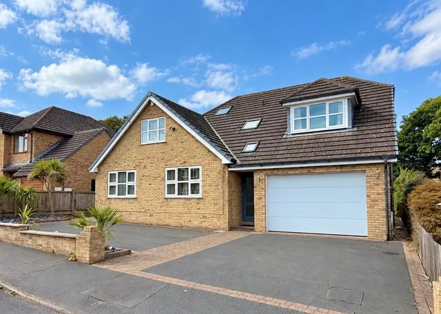 Long Fallas Crescent, Brighouse, HD6, photo 1