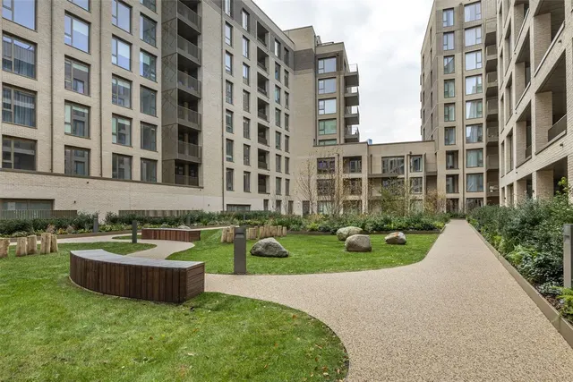 Gasholder Place, Nine Elms, photo 1