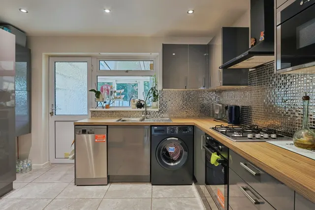 Hewitt Road, Poole, BH15, photo 2
