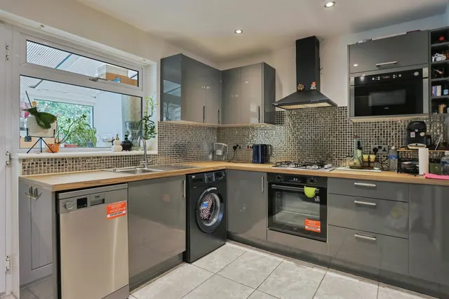 Hewitt Road, Poole, BH15, photo 3