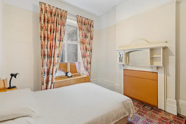 Photo 2 — Sussex Gardens, Paddington, London
