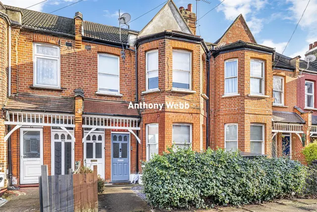 2 bedroom flat — Avondale Road, Palmers Green, N13