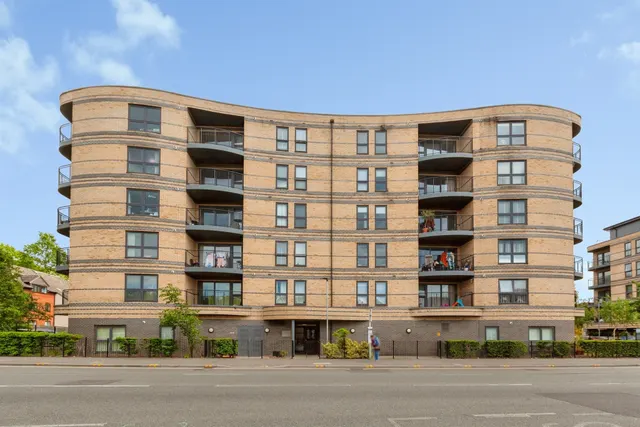 Windsor Road, Slough, photo 1