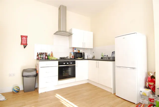 Seaton Avenue, Flat, photo 1