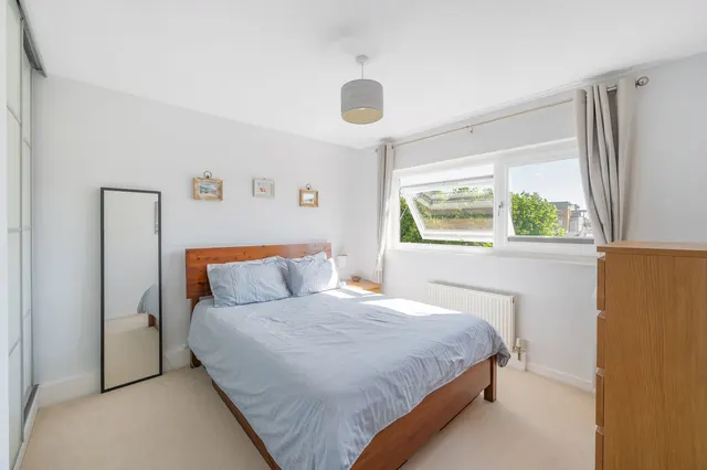 Photo 3 — Turenne Close, Wandsworth, SW18