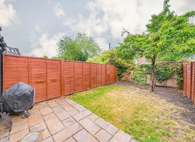 Photo 2 — Hartfield Crescent, Wimbledon, SW19
