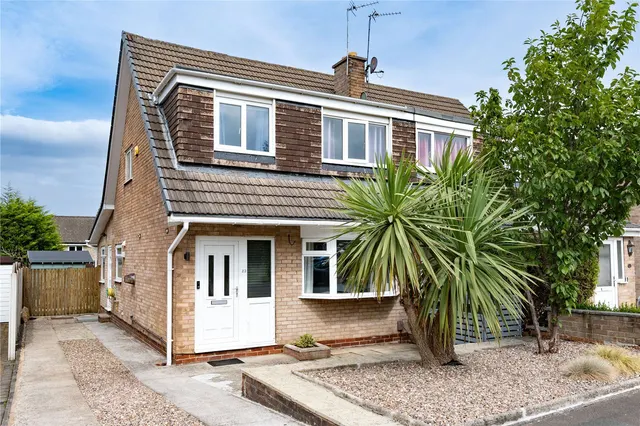 West Lea Crescent, Yeadon, LS19, photo 1