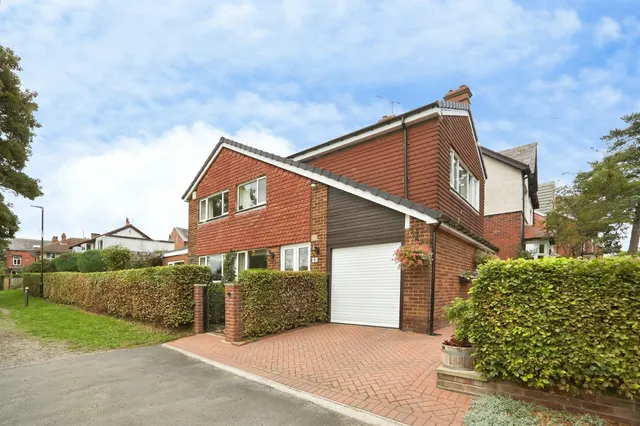 Gledhow Wood Avenue, Leeds, LS8, photo 1