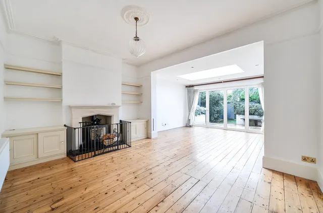 Canbury Avenue, London, KT2, photo 2