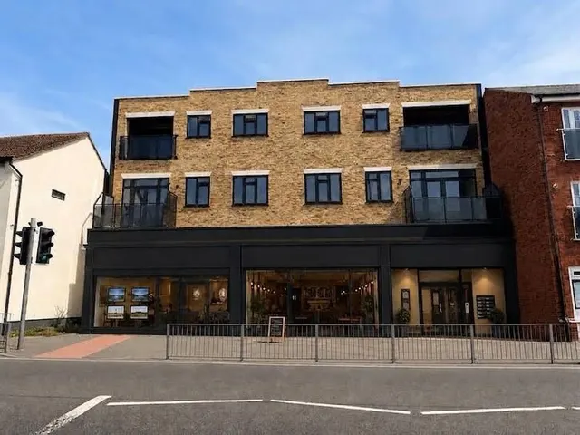 High Road, Benfleet, photo 1
