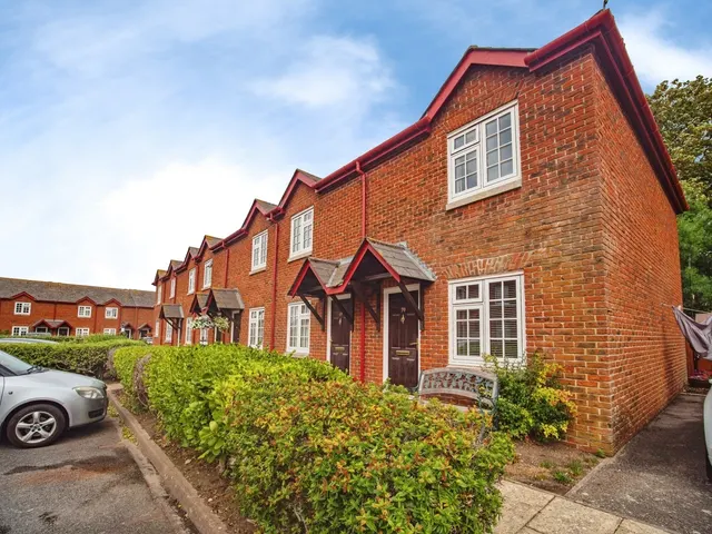 Wellington Court, Weymouth, DT4, photo 1