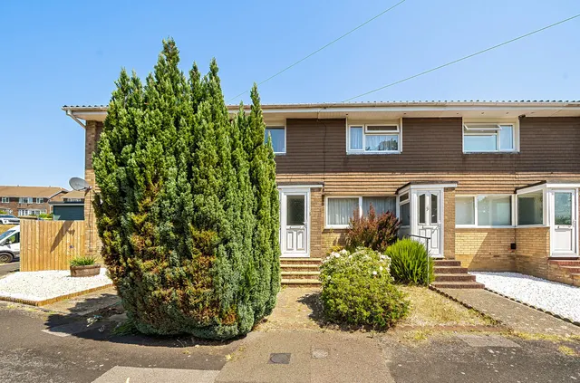 Ticonderoga Gardens, Woolston, SO19, photo 1