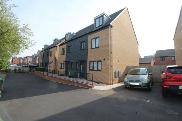 Henton Row, Nottingham, NG7, photo 1