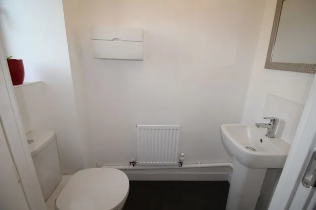 Henton Row, Nottingham, NG7, photo 3
