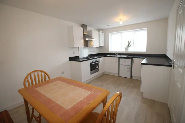 Henton Row, Nottingham, NG7, photo 2