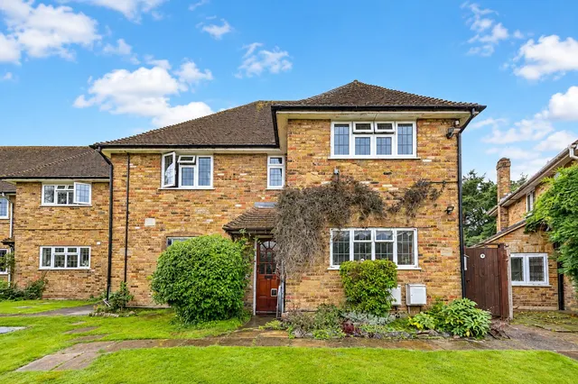 Howard Ridge, Burpham, GU4, photo 1