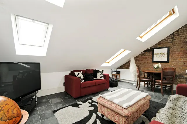 Photo 3 — Rowfant Road, Balham, London, SW17