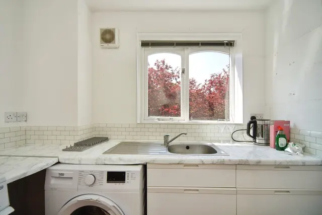 Photo 2 — Leigh Hunt Drive, London, N14