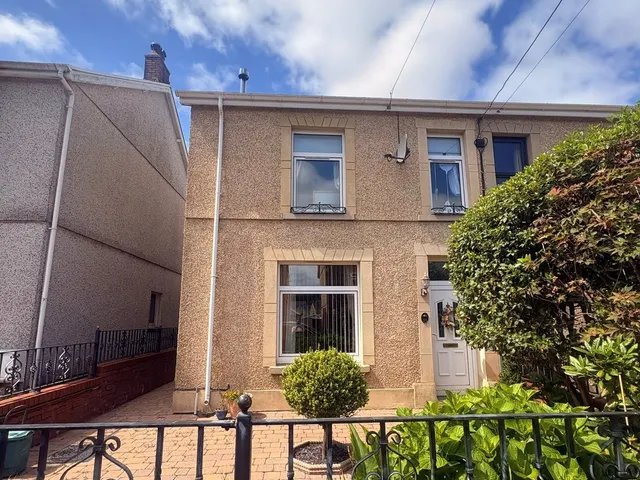 Talbot Road, Ammanford, SA18, photo 1