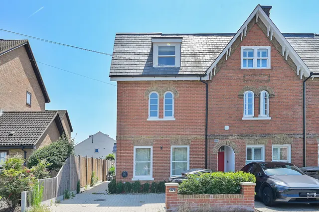 12a Sycamore Grove, New Malden, photo 1