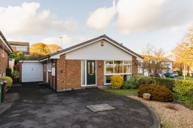 2 bedroom house, Hazelwood Close, Dronfield Woodhouse, S18