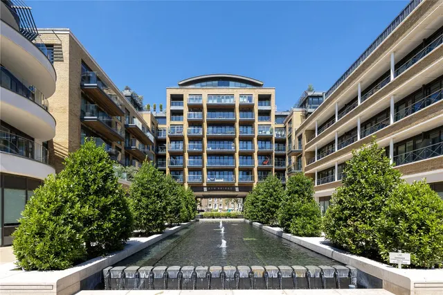 Kew Bridge Road, Brentford, TW8, photo 1