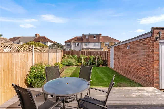Conway Road, Hanworth, TW13, photo 2
