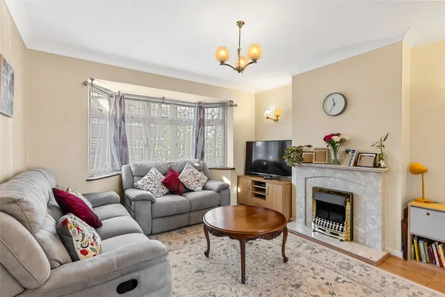 Conway Road, Hanworth, TW13, photo 3