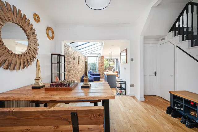 Photo 3 — 84 Hassett Road, London