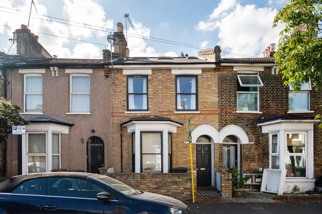 84 Hassett Road, London, photo 1