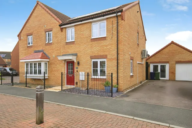 Dandelion Drive, Peterborough, PE7, photo 1