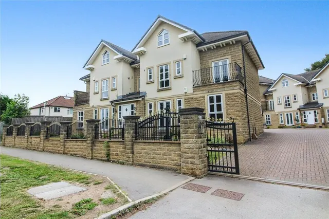 Ring Road, Seacroft, LS14, photo 1