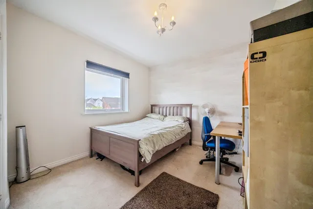 Photo 3 — Skye Crescent, Newton Leys, Bletchley, Milton Keynes, MK3