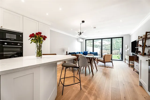 Photo 3 — Swinley Close, Whetstone, London, N20 0FU